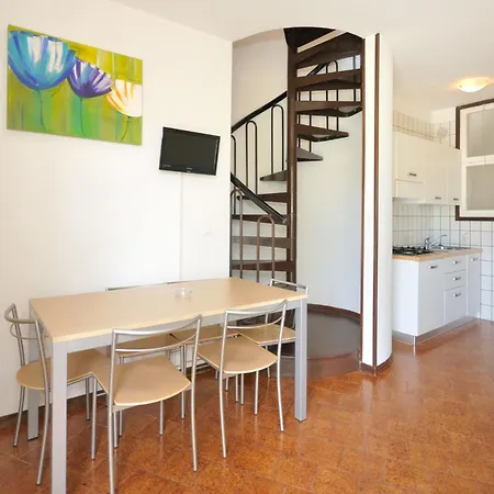 דירה Villaggio Tivoli-9 By Interhome ביביונה